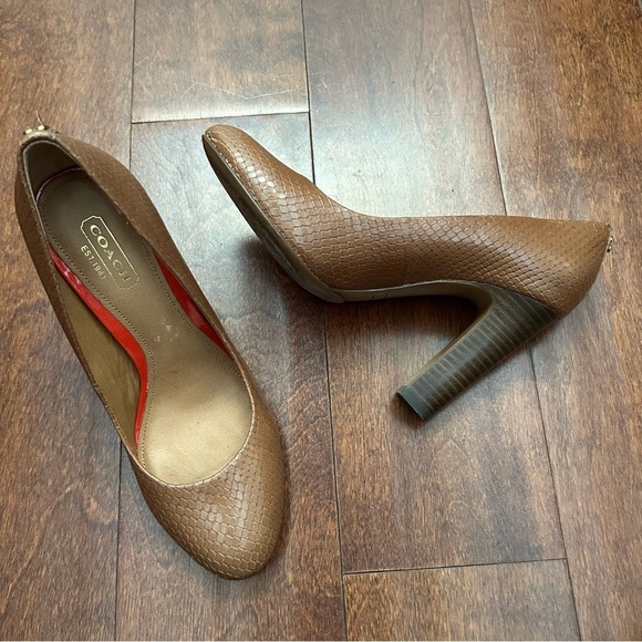Coach Brown Snakeskin Textured Women's Pumps, Size 6 - Picture 4 of 16